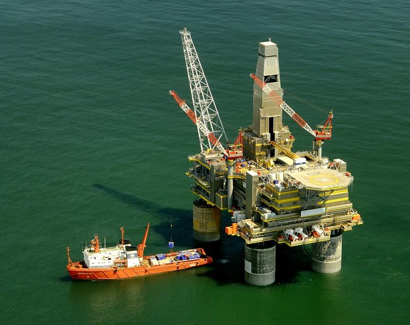 Plataforma de petroleo no mar