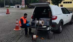 Home 12 Amostragem de agua subterrânes durante o monitoramento ambiental